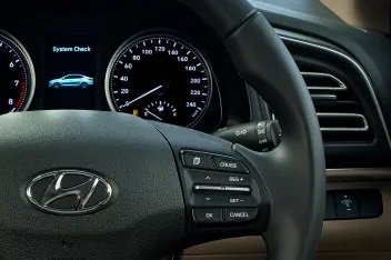 Hyundai Elantra GL - Auto Cruise Control