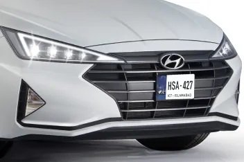 Hyundai Elantra GL - Sporty Bumper with Air Curtains