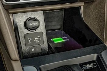 Hyundai Elantra GL - Wireless Charging