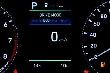 Hyundai Elantra GLS - Digital Speedometer