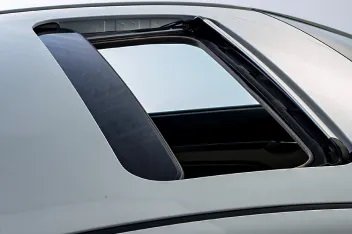 Hyundai Elantra GLS - Powered Sunroof