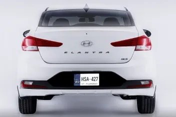 Hyundai Elantra GLS - Sporty Bumper with Reflectors