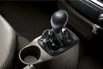 Hyundai PORTER Flat Deck - 5 Speed manual transmission
