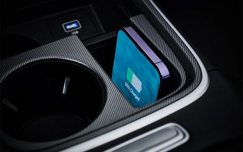 Hyundai Santa Fe Signature - Wireless Charging