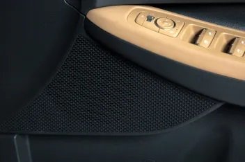 Hyundai Sonata 2.0 - 6 Speakers