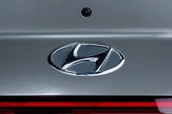 Hyundai Sonata 2.0 - Concealed Boot Lid Button