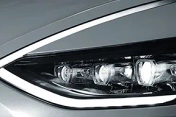 Hyundai Sonata 2.0 - Daytime Running Lights