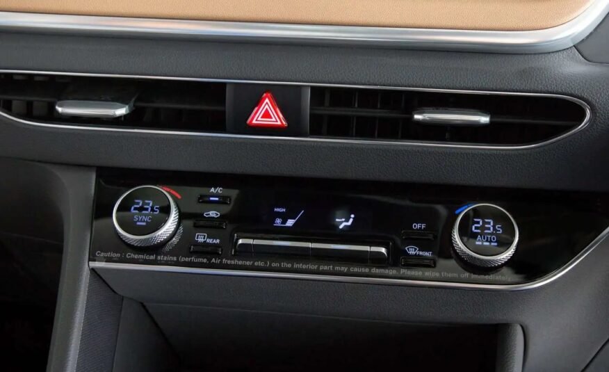 Hyundai Sonata 2.0 - Dual Automatic Climate Control