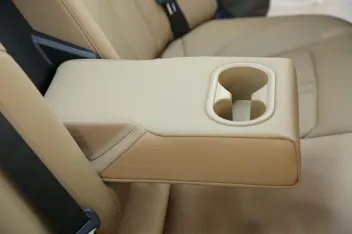 Hyundai Sonata 2.0 - Rear Armrest